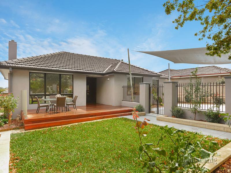1/251 Elgar Road SURREY HILLS