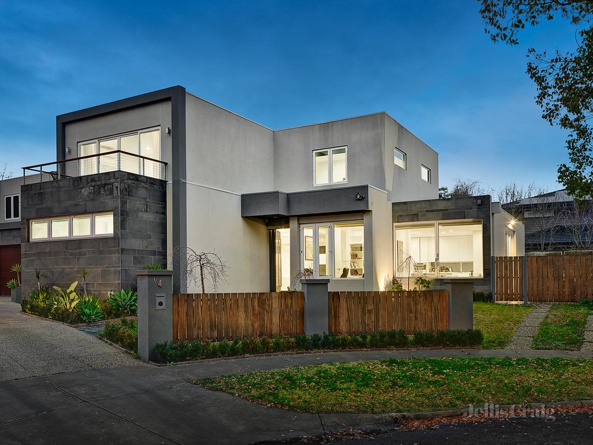 1/4 Birtles Court BALWYN