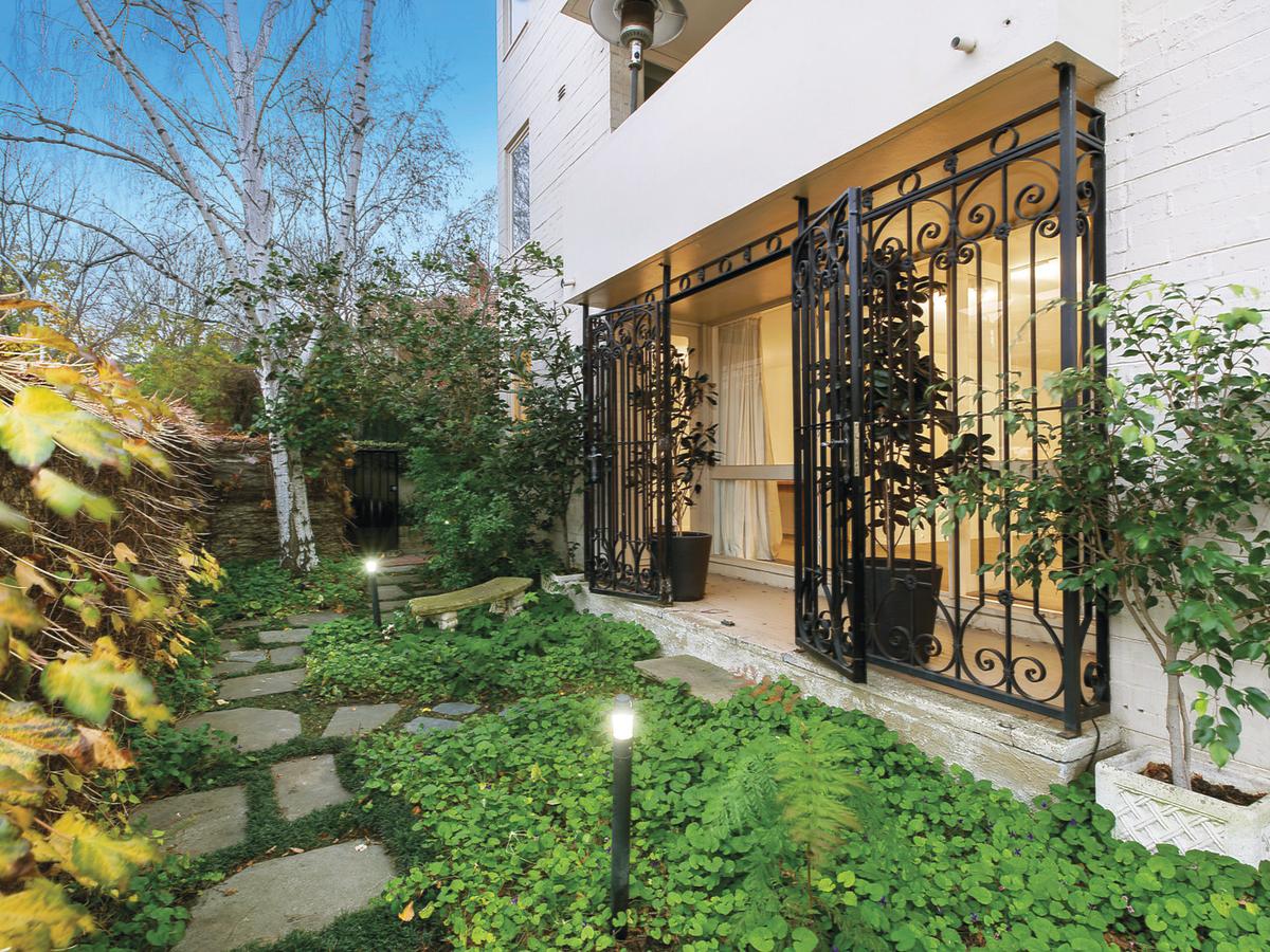 1/60 Clowes Street SOUTH YARRA