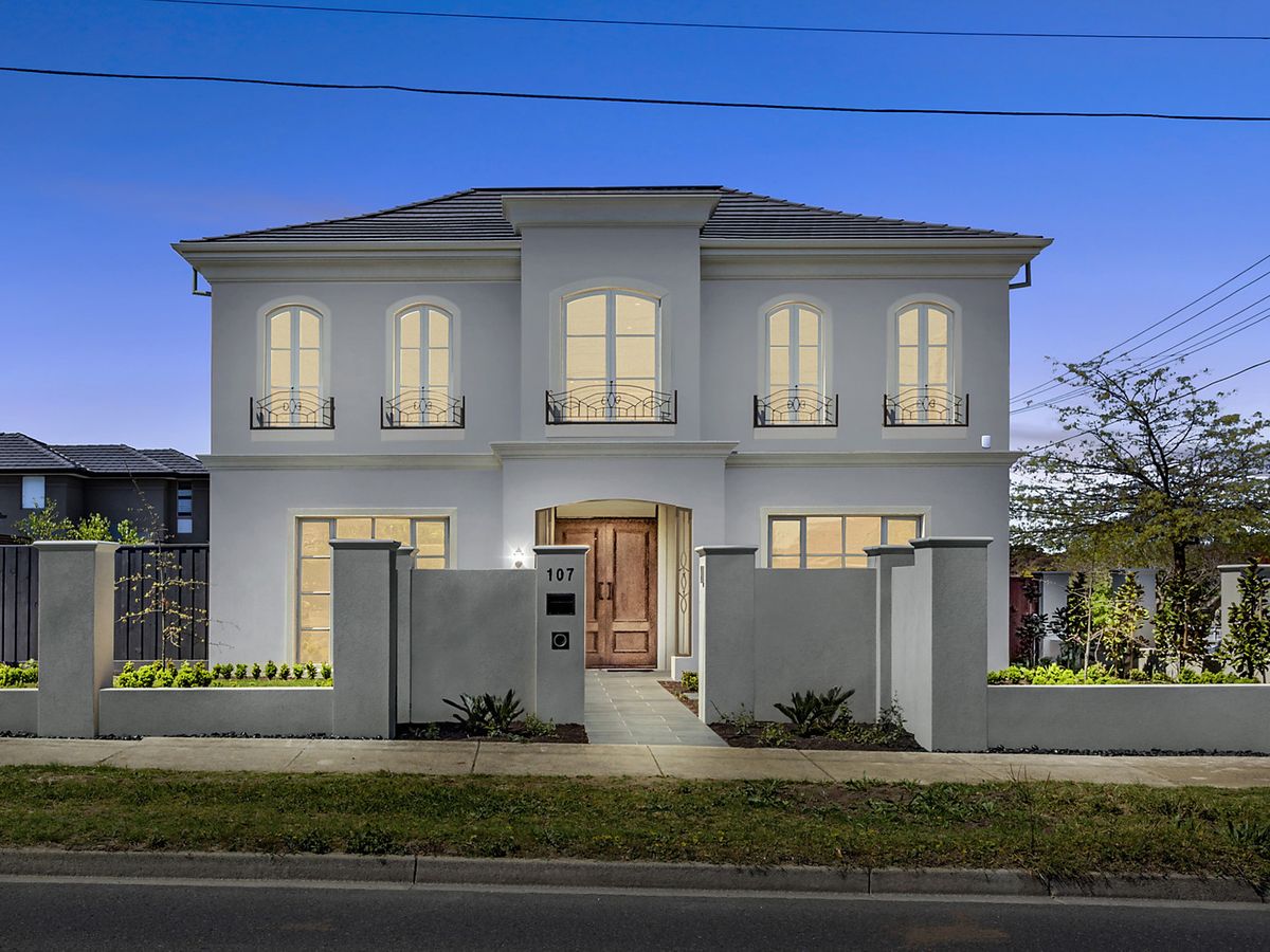 107 Warrigal Road SURREY HILLS