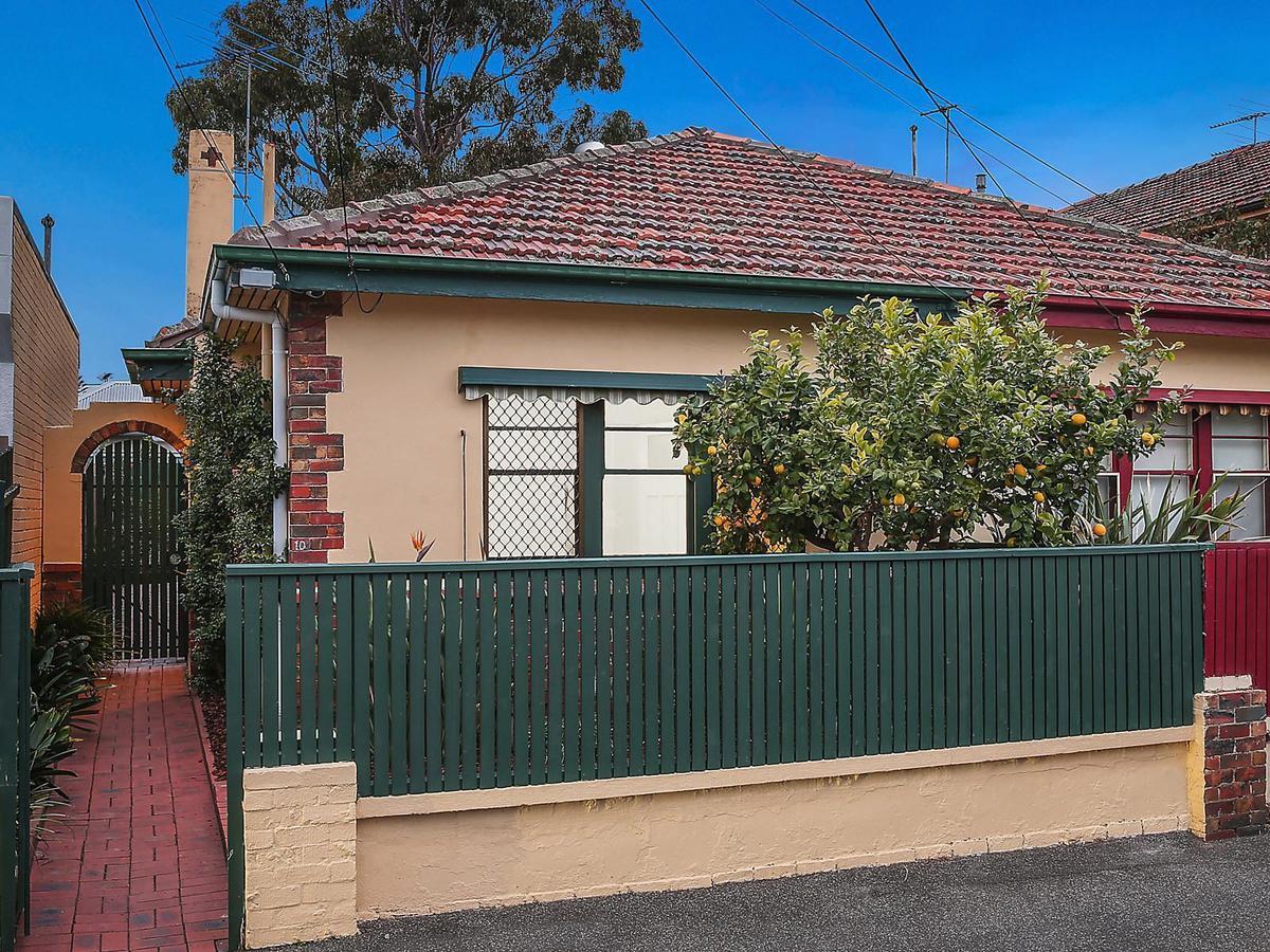 10 Malakoff Street ST KILDA EAST