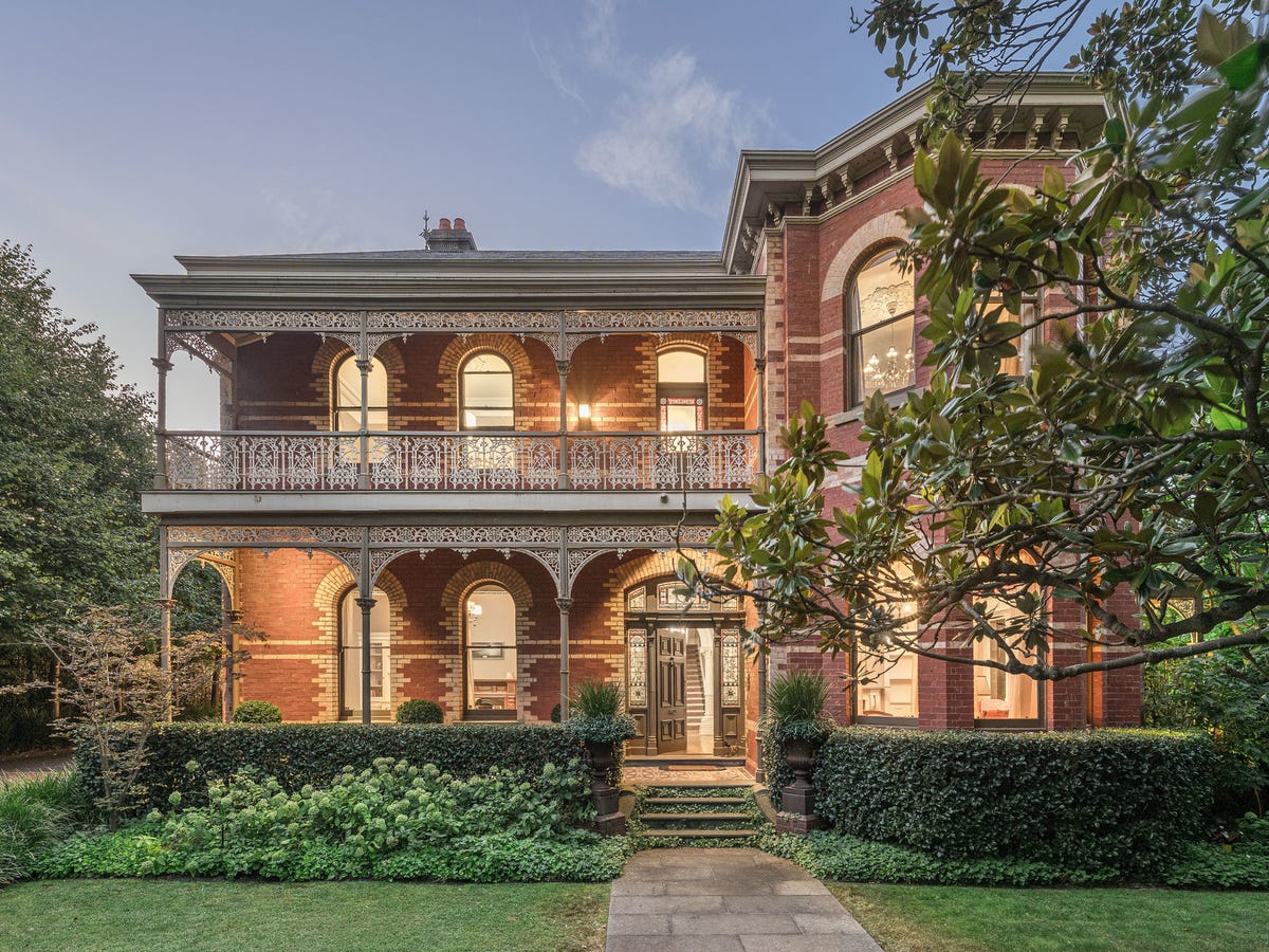 11 Bates Street MALVERN EAST