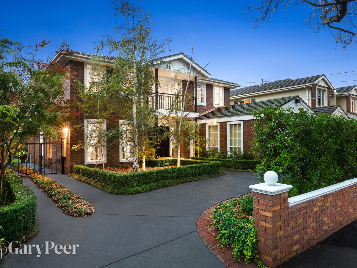 11 Dean Avenue ST KILDA EAST