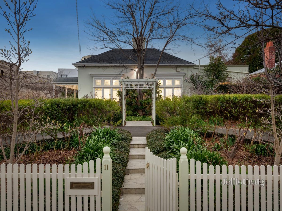 11 Evandale Road MALVERN