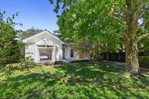 11 Tatong Road BRIGHTON EAST
