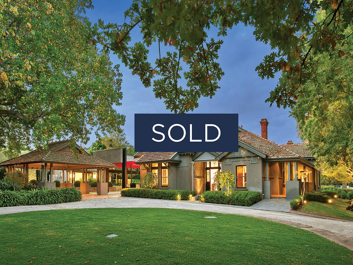 11 Tregarron Avenue KEW