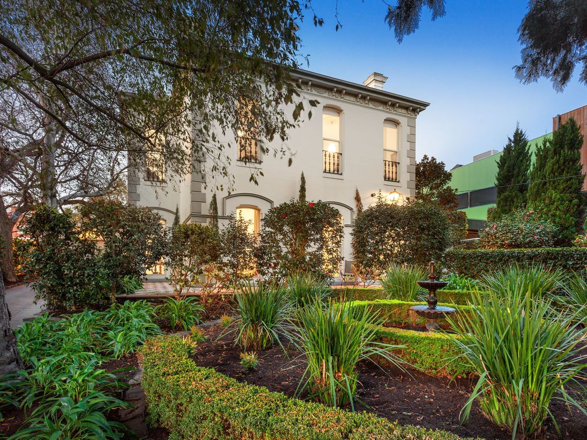 11 Wynnstay Road PRAHRAN EAST