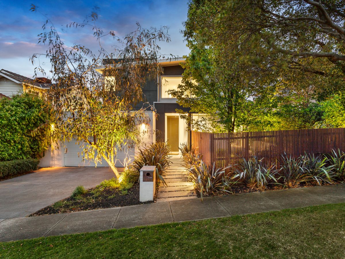 12 Hertford Crescent BALWYN