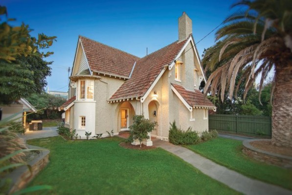 12 St Johns Parade KEW