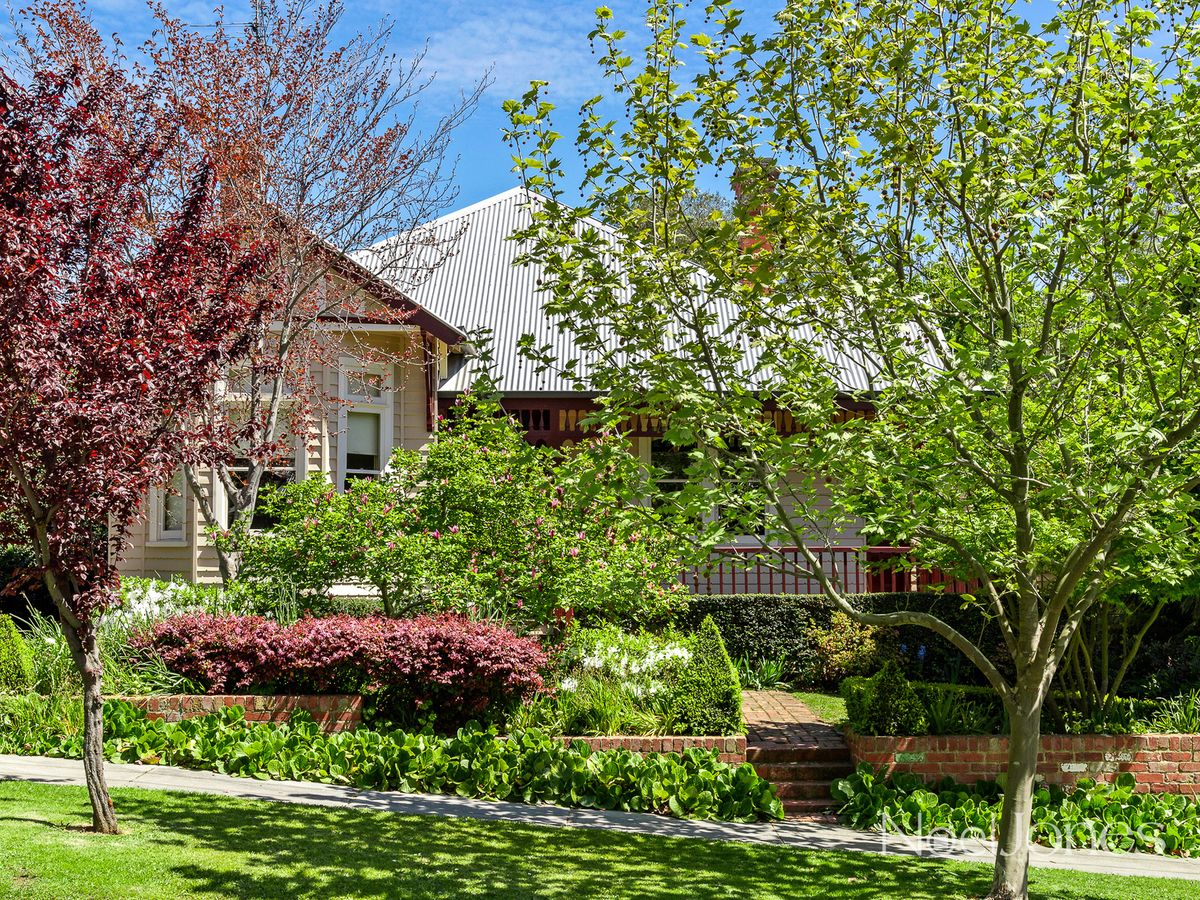 12 Suffolk Road SURREY HILLS