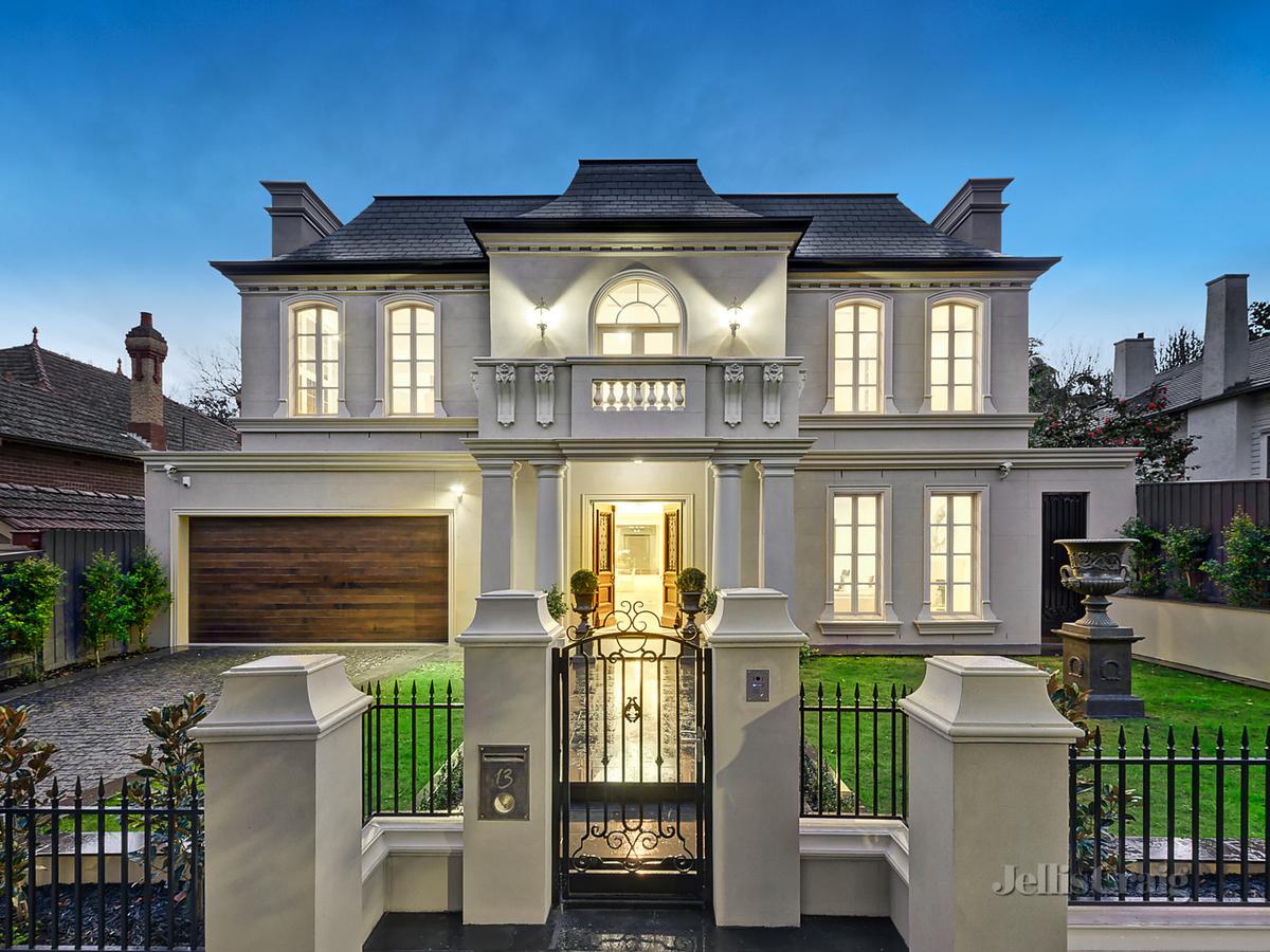 13 Hopetoun Avenue CANTERBURY