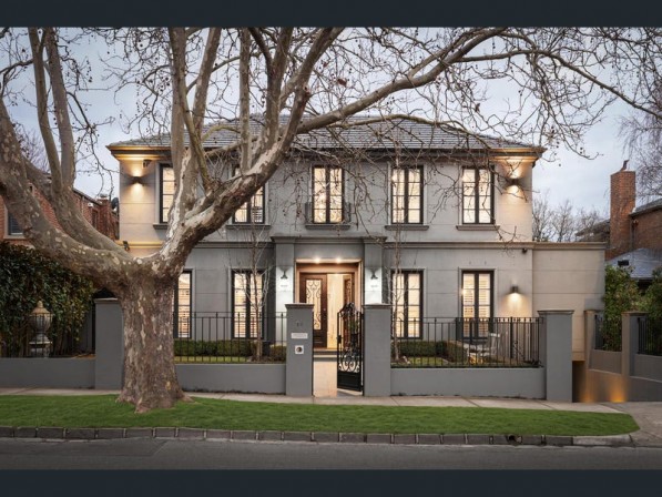 14 Hillcrest Avenue KEW
