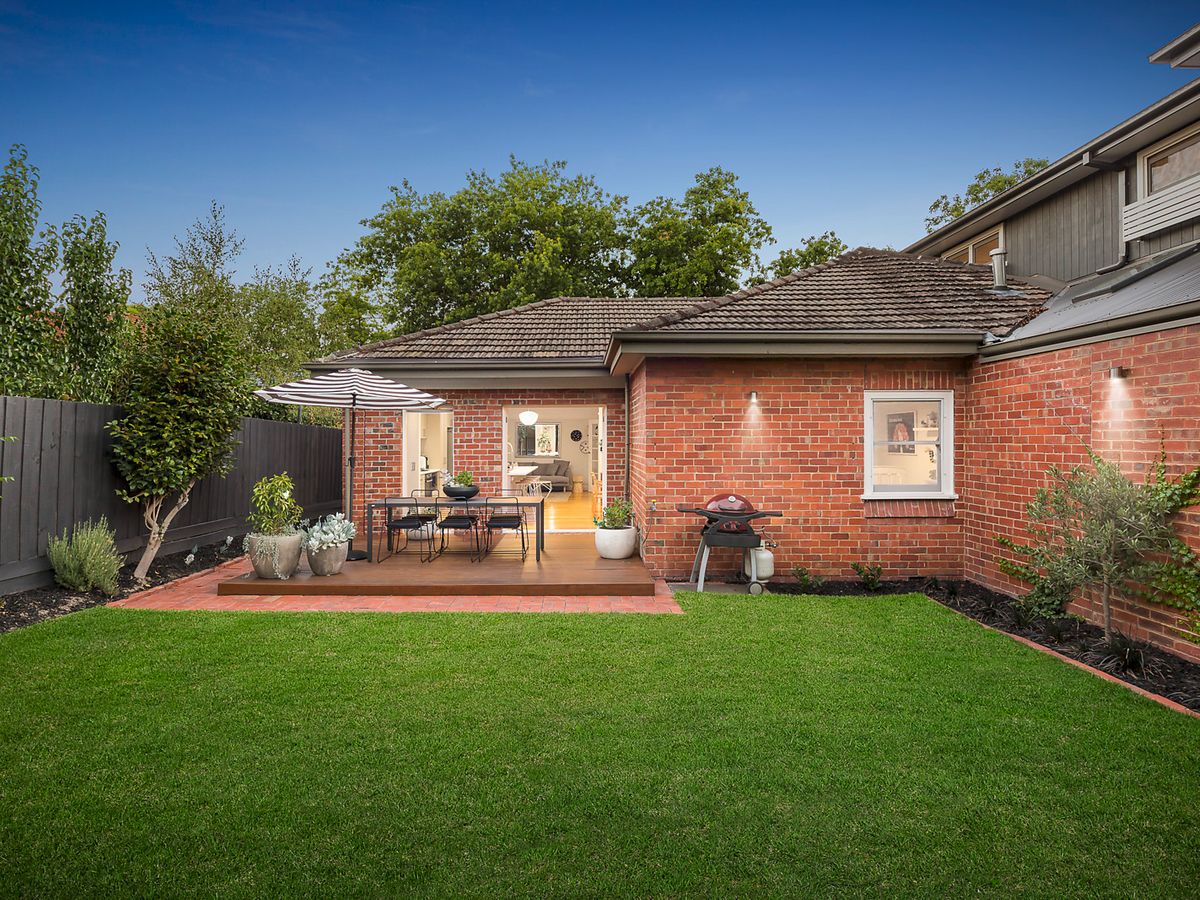 14 Park Road SURREY HILLS