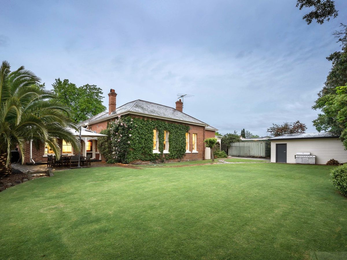 14 Sevenoaks Street BALWYN