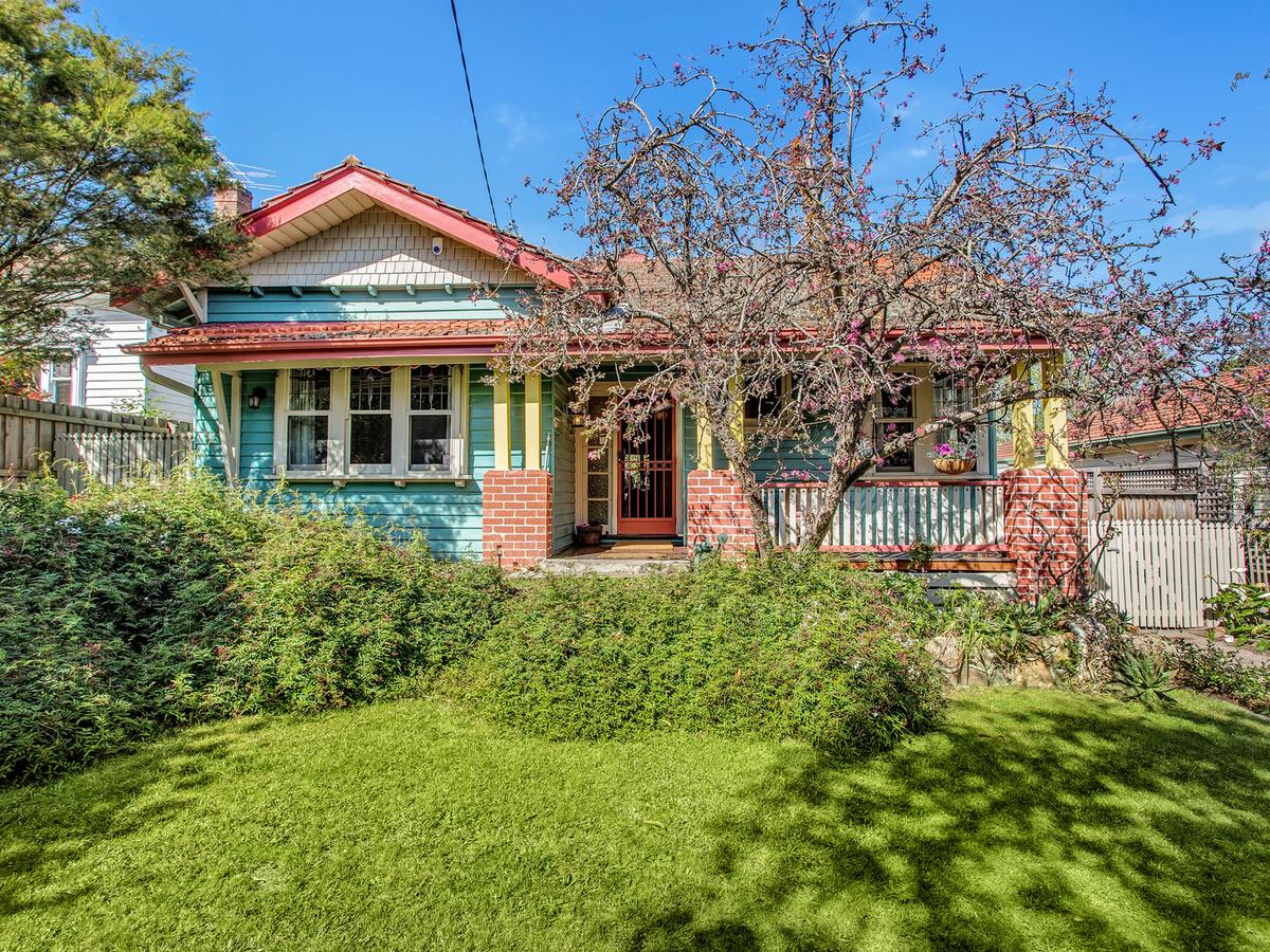 15 Hilltop Avenue GLEN IRIS