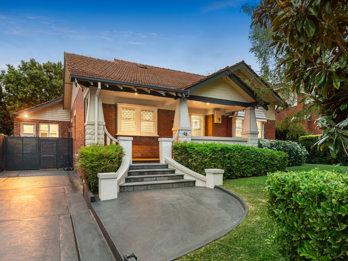 15 Rossfield Avenue KEW