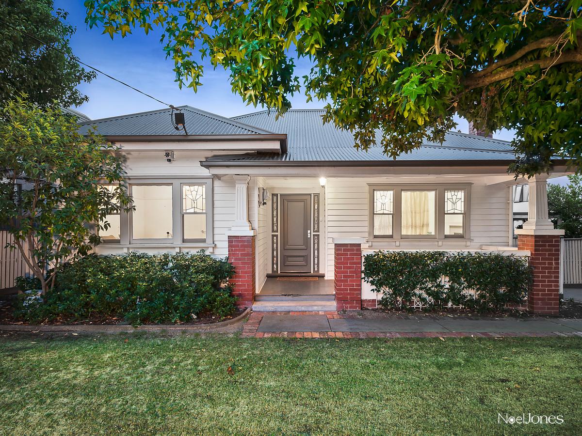 15 Winmalee Road BALWYN