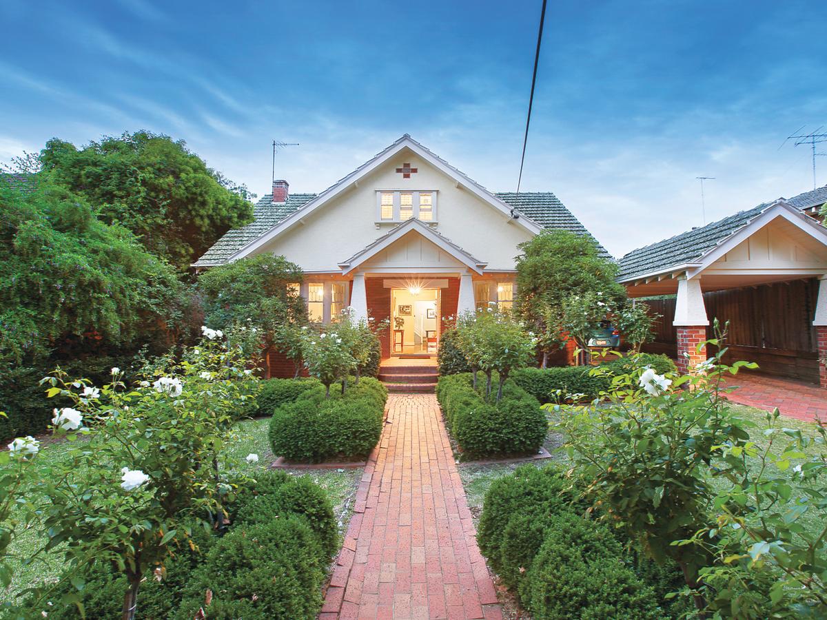 15 Yarrbat Avenue BALWYN