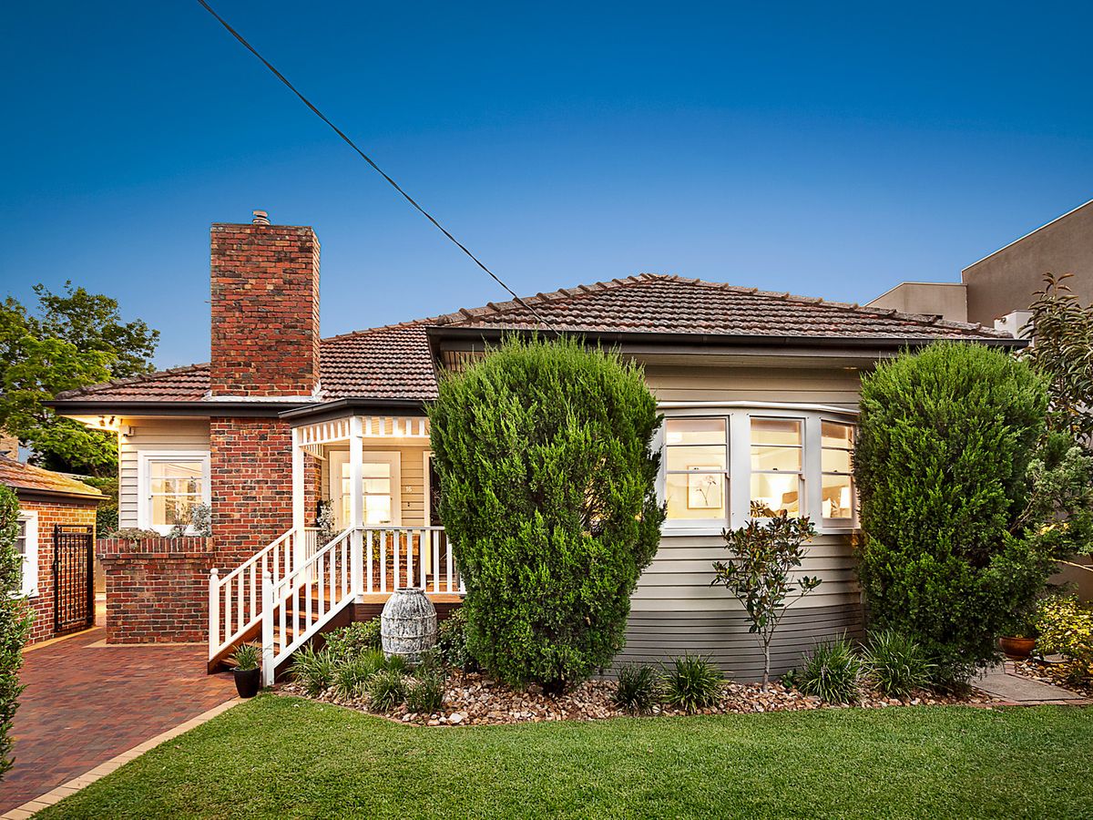 16 Cloverdale Road GLEN IRIS