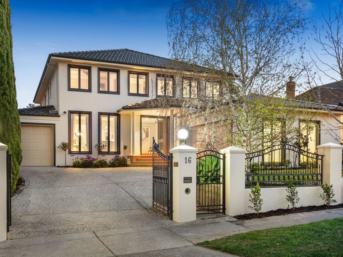 16 Henley Street BALWYN