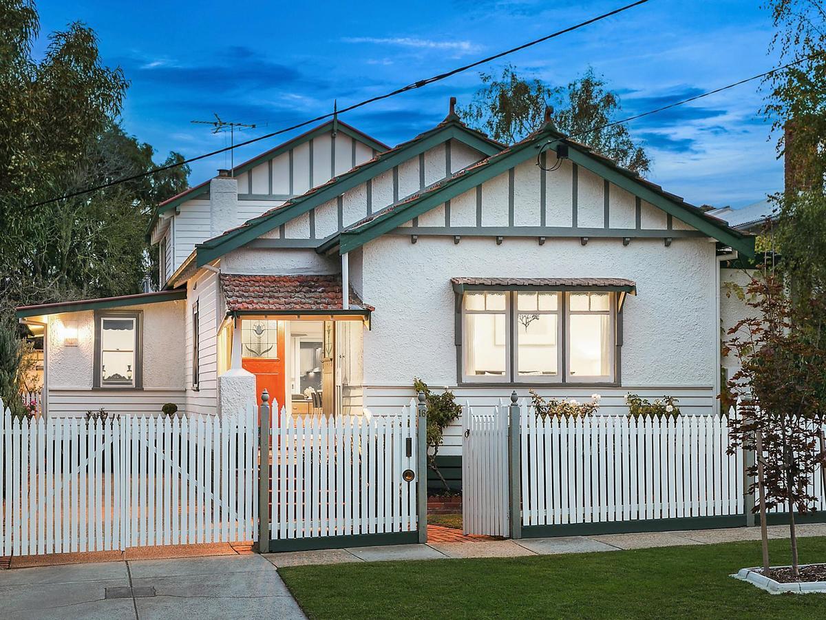 16 Jupiter Street CAULFIELD SOUTH