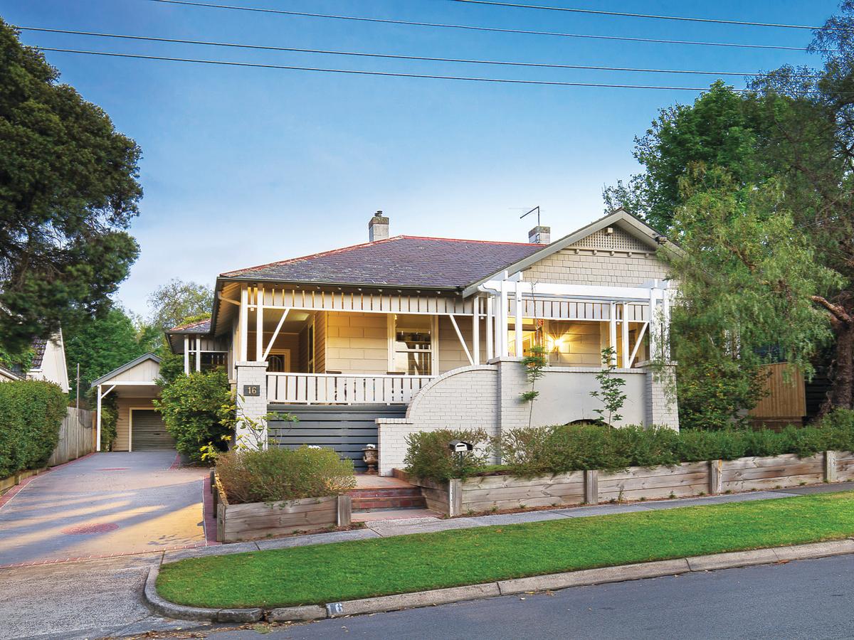 16 Logan Street CANTERBURY