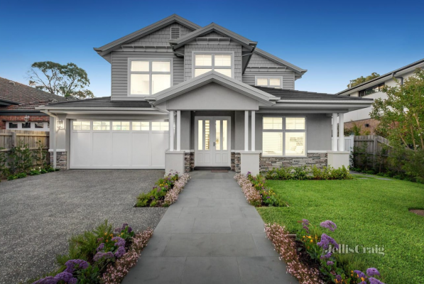 16 Queens Parade GLEN IRIS