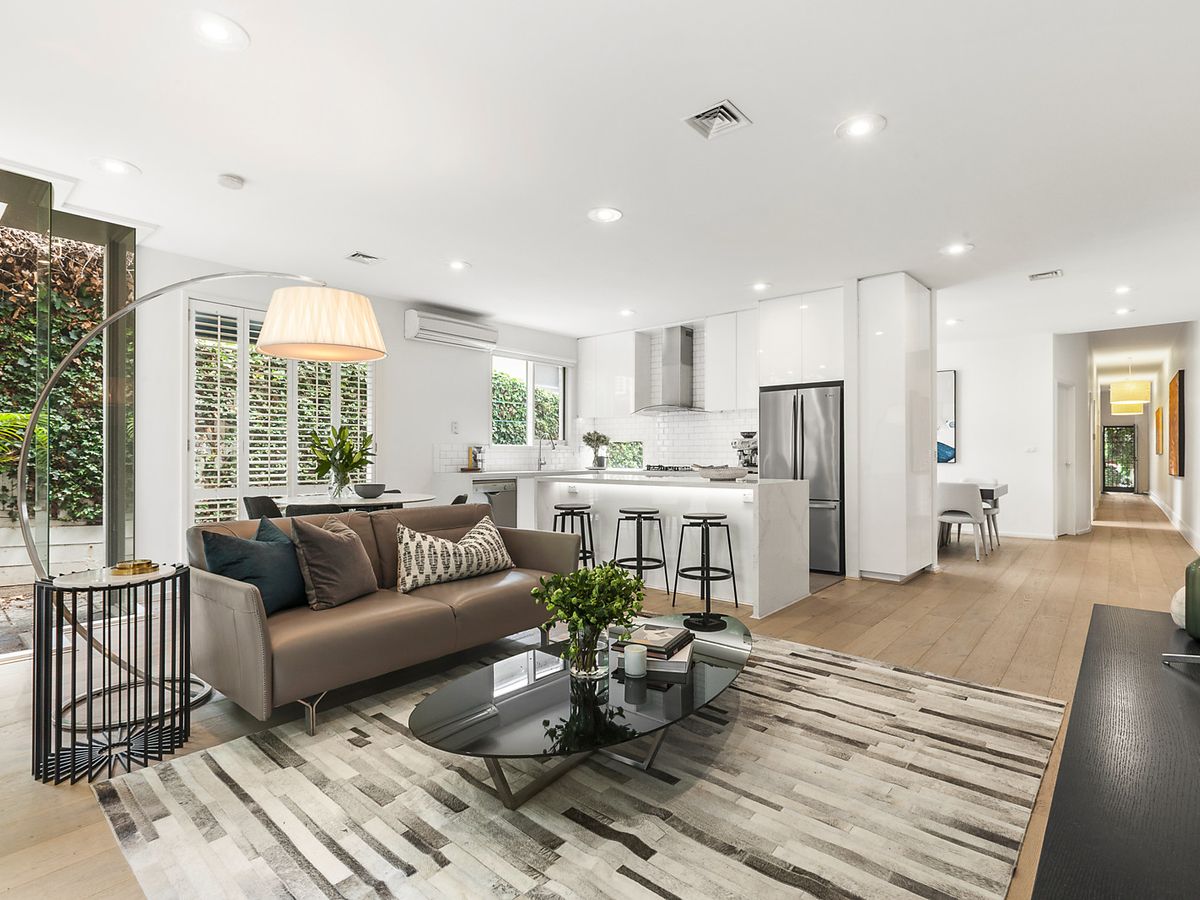 16 Ruabon Road TOORAK