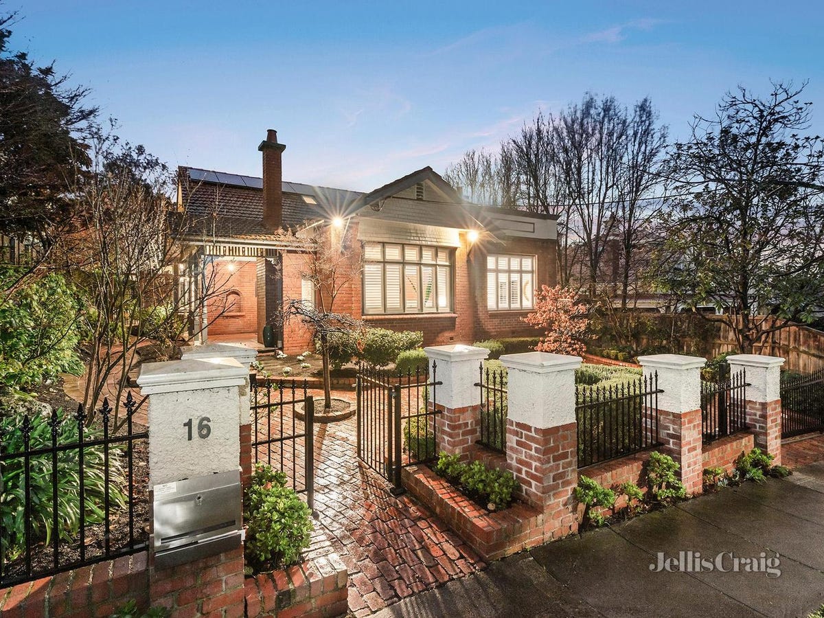 16 Walmer Street KEW
