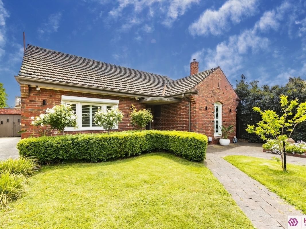 17 Cairnes Crescent MALVERN EAST