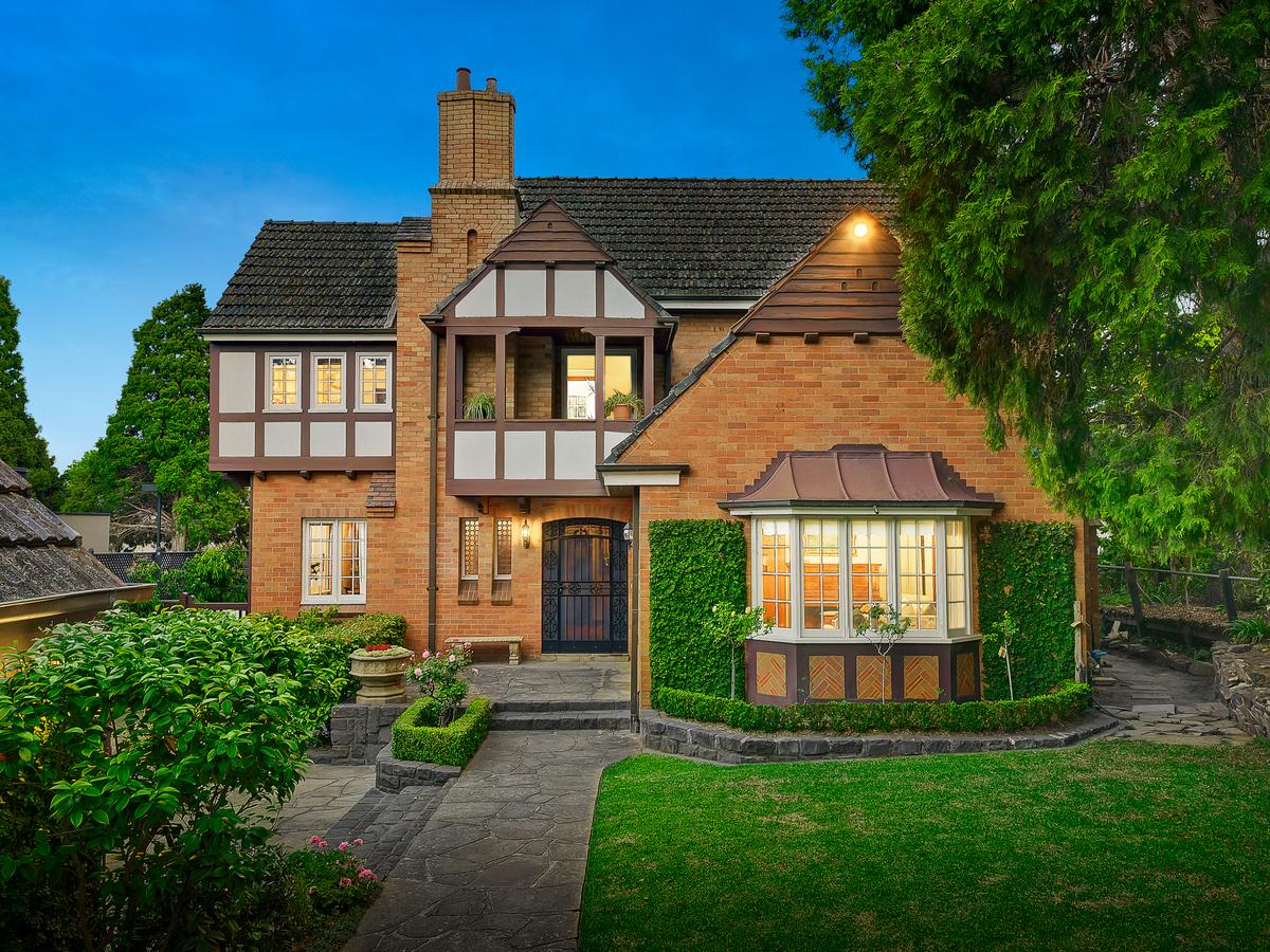 17 Maleela Avenue BALWYN