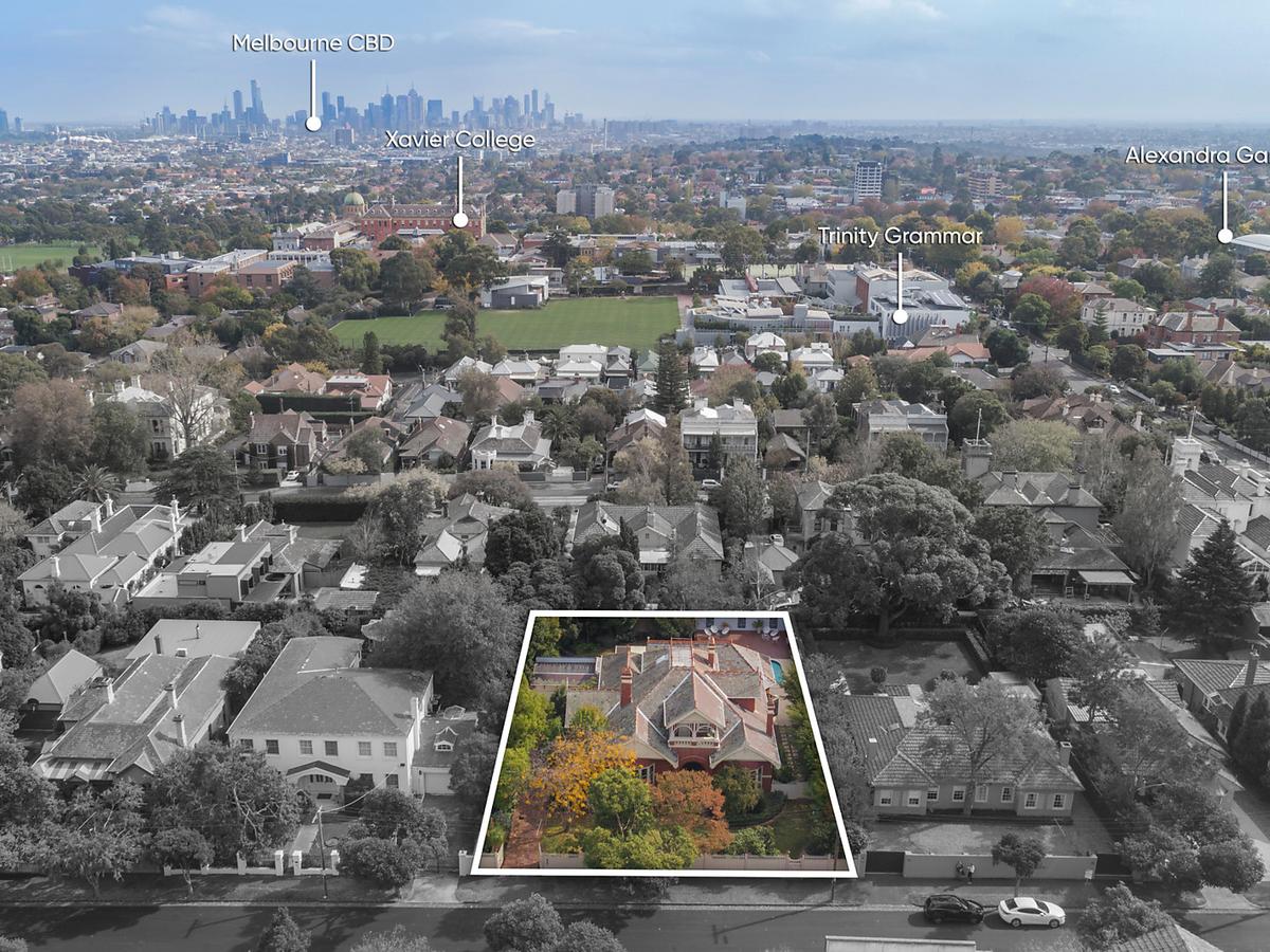 17 Selbourne Road KEW