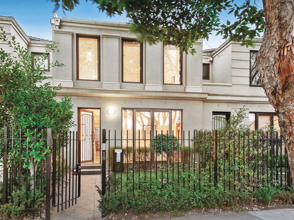 18 Chatsworth Road PRAHRAN