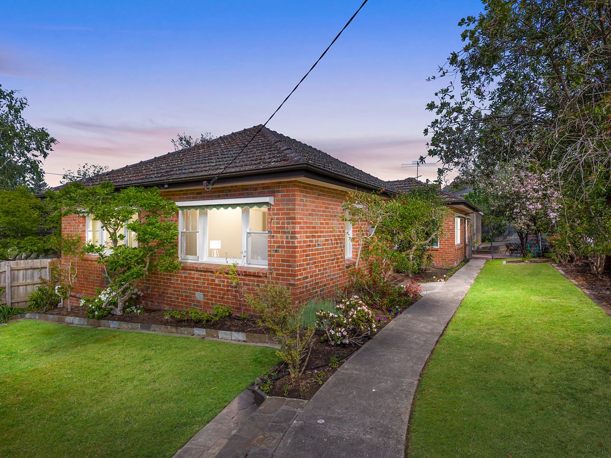 18 Elwood Street SURREY HILLS