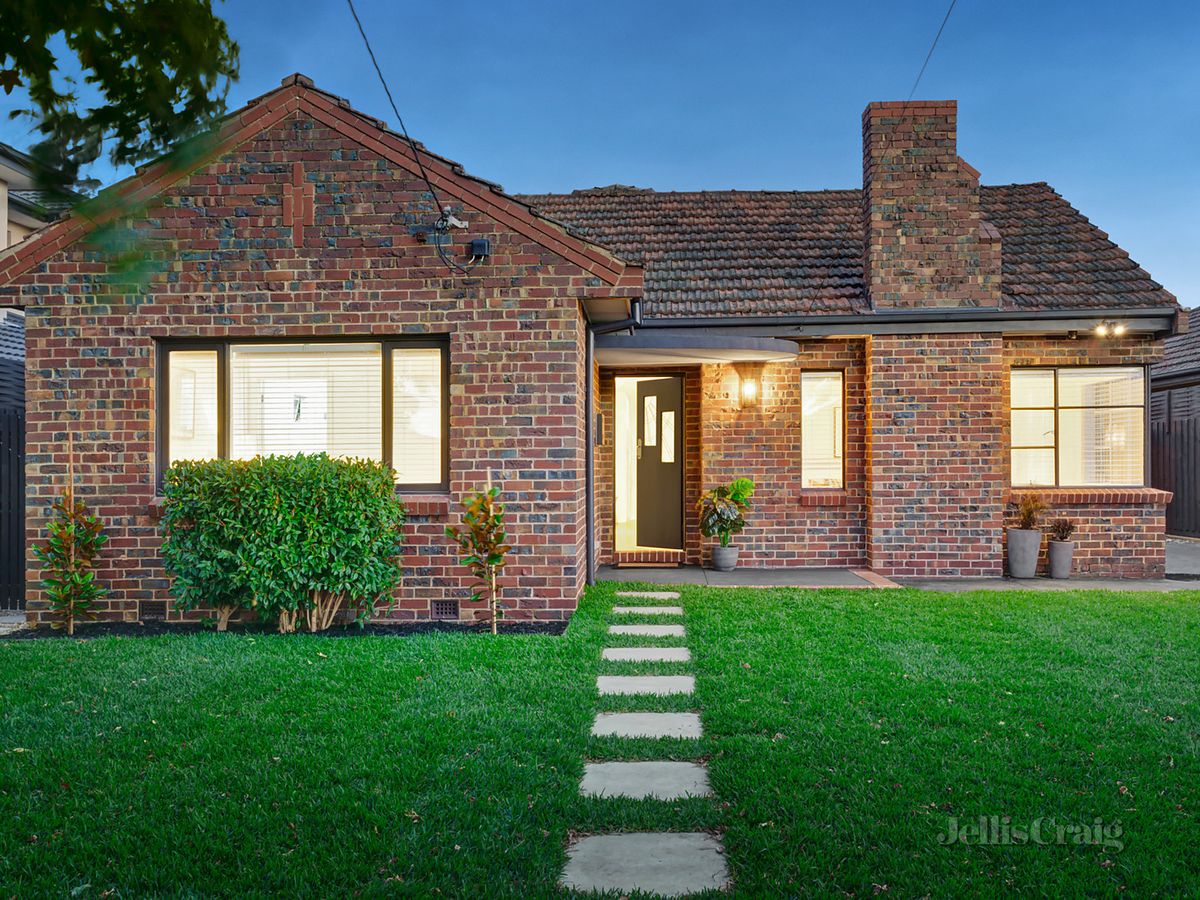 18 Gilmour Road BENTLEIGH