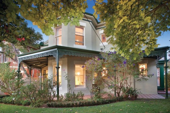 18 Hawksburn Road SOUTH YARRA