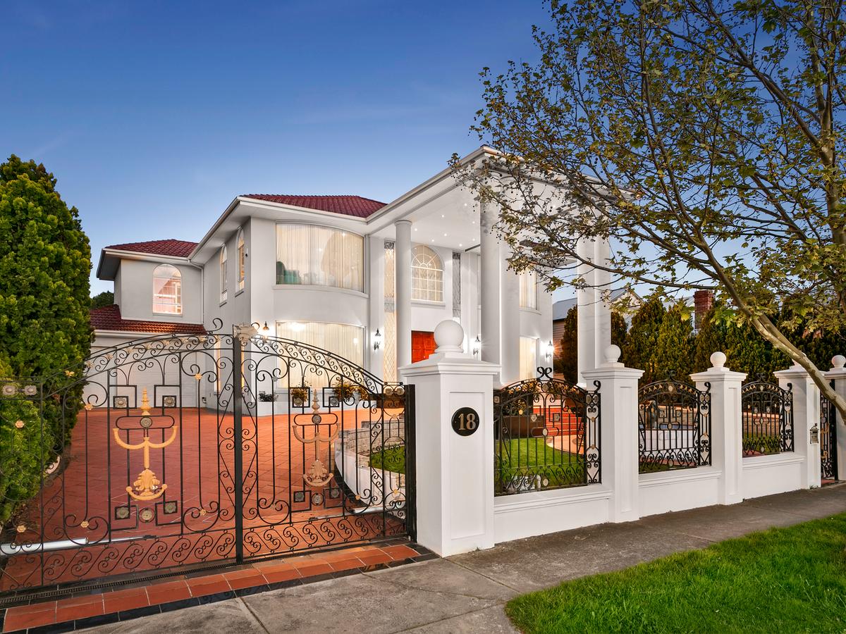 18 Northcote Avenue BALWYN
