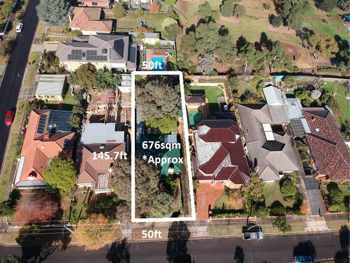 18 Renown Street BENTLEIGH
