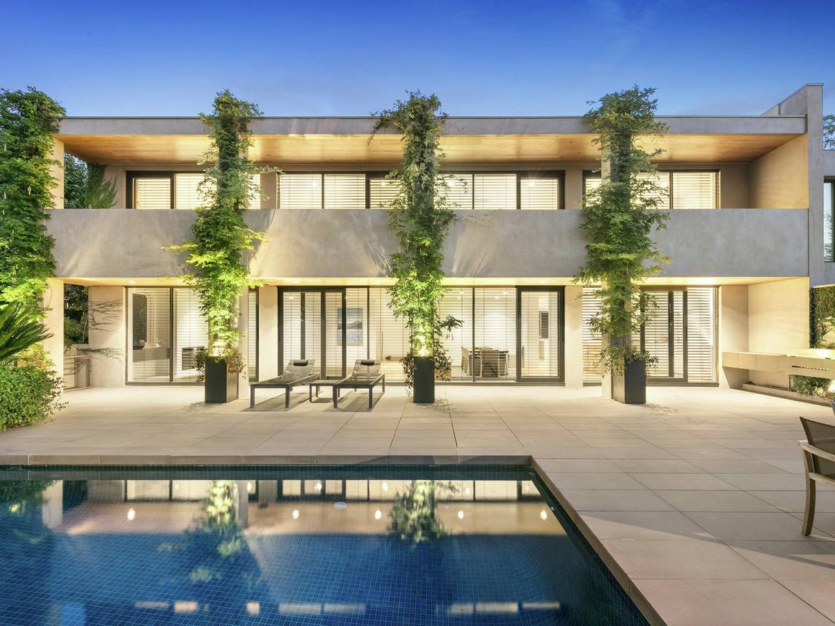 18 Winifred Crescent TOORAK