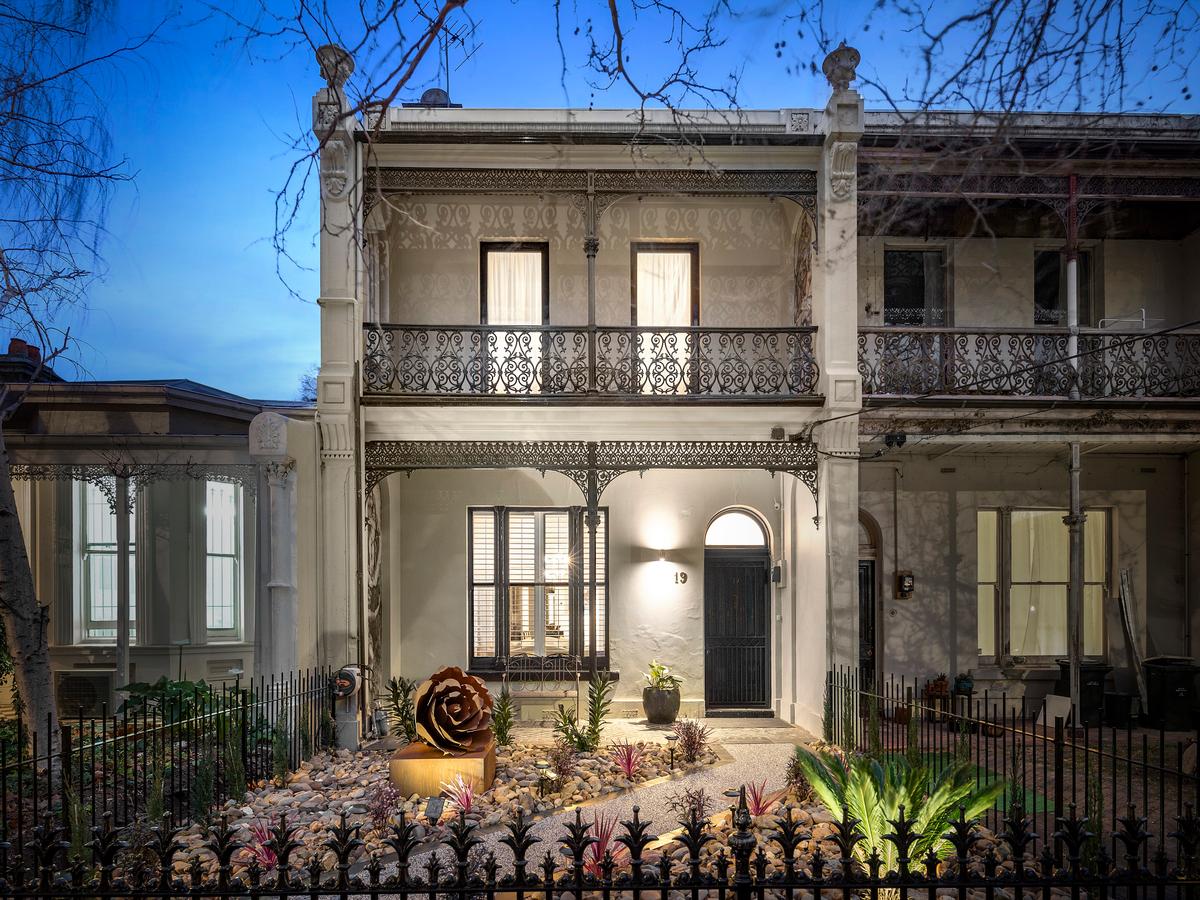 19 Acland Street ST KILDA