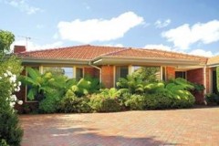 19 Bolton Avenue HAMPTON