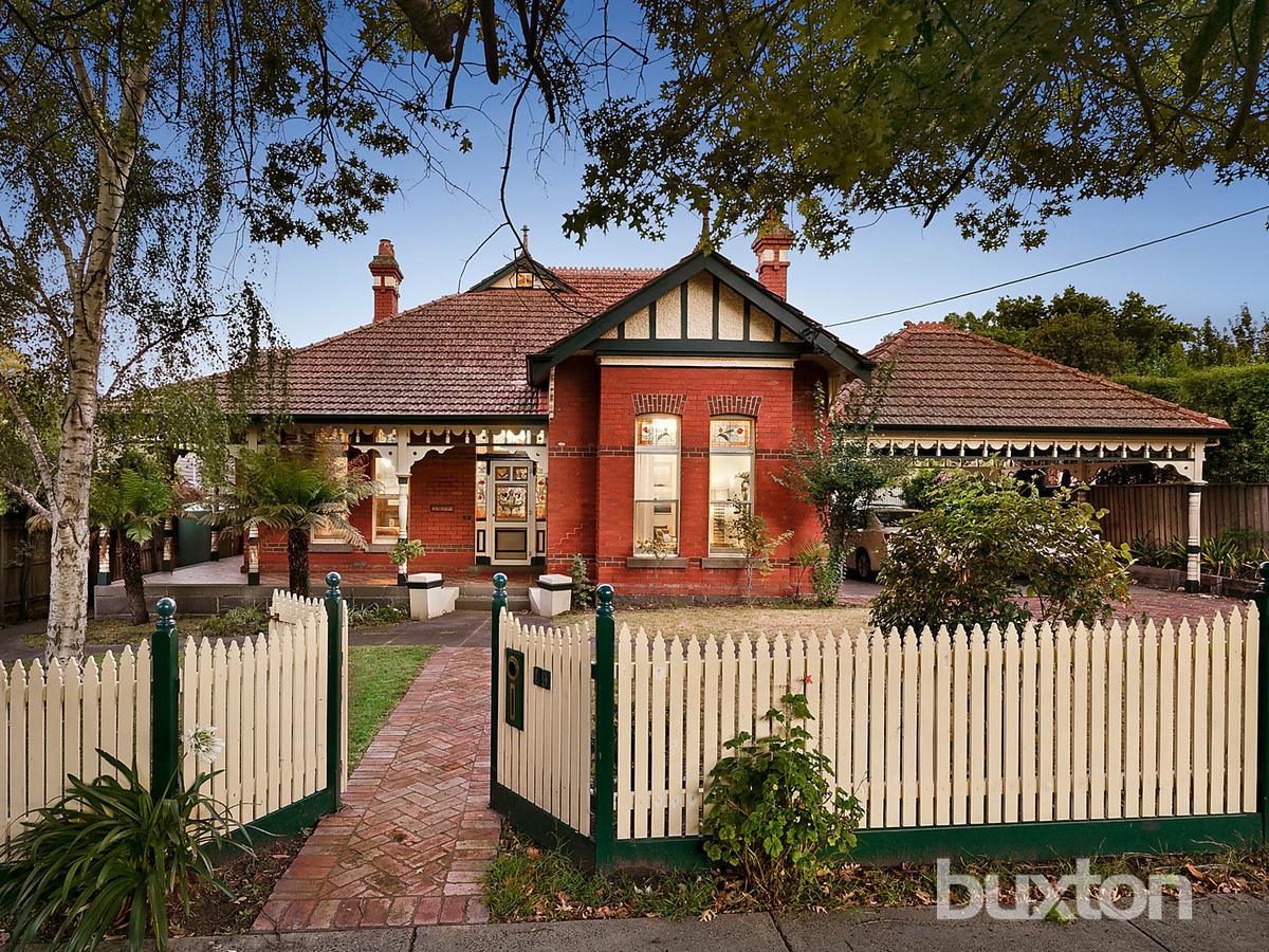 19 Essex Road SURREY HILLS