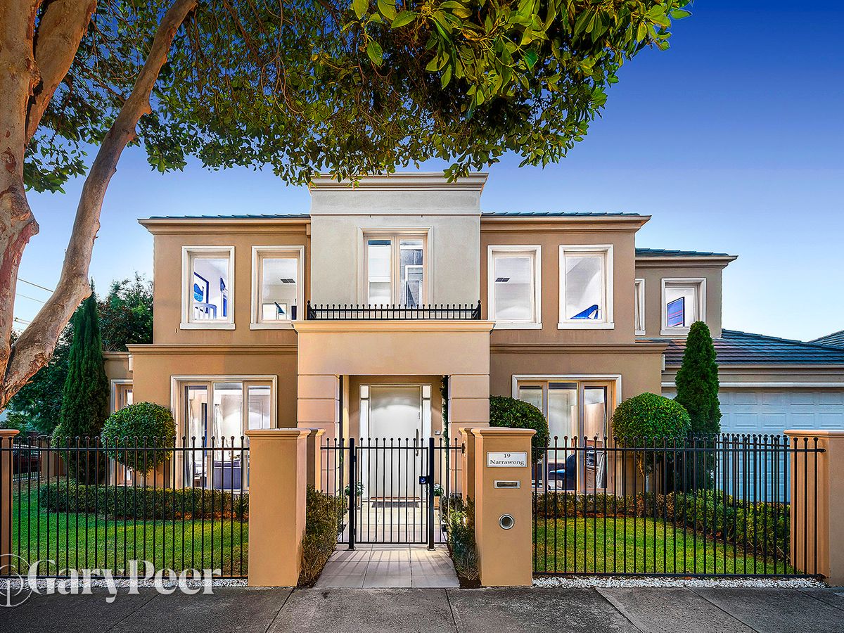 19 Narrawong Crescent CAULFIELD SOUTH