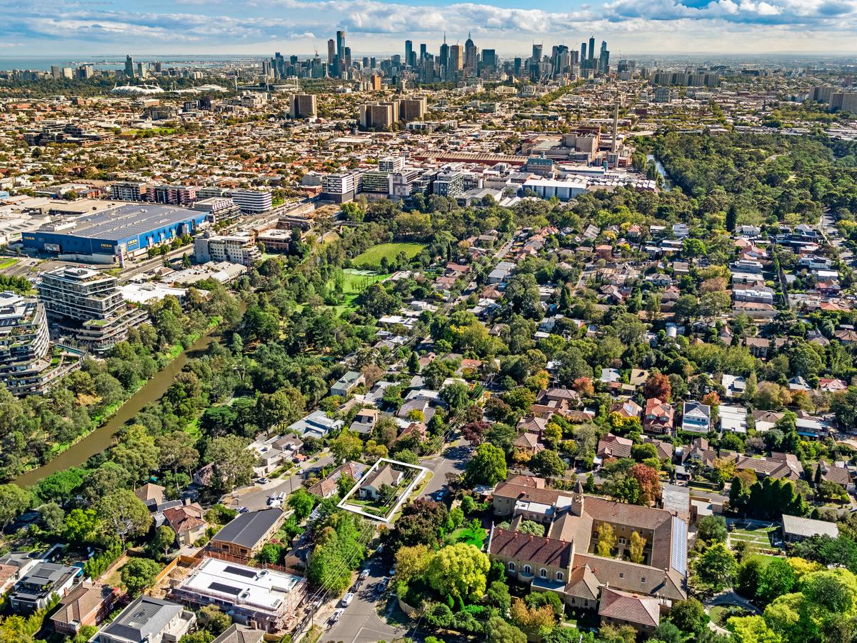 1 Finhaven Court KEW