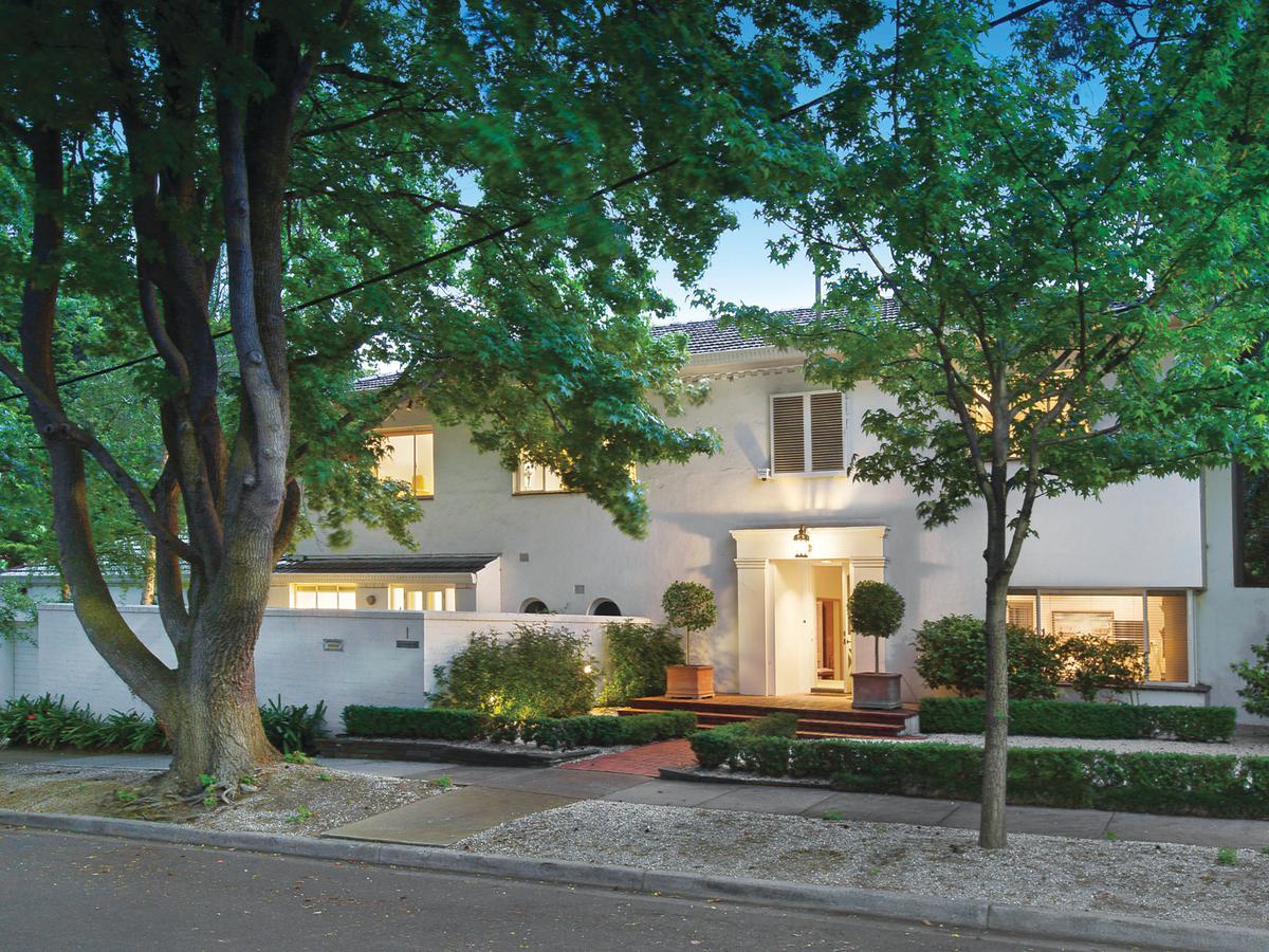 1 Lisbuoy Court TOORAK