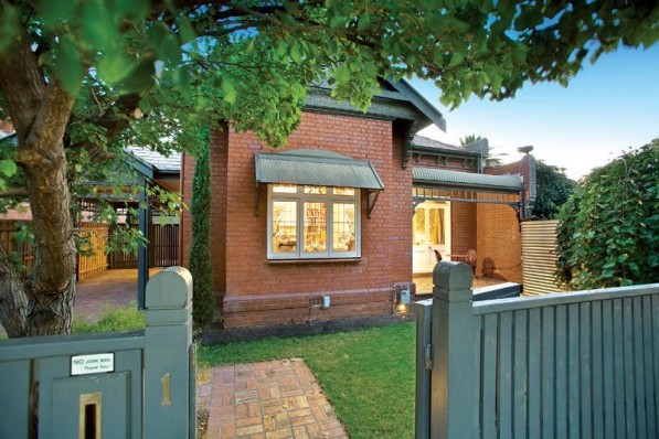 1 Longmore Street ST KILDA WEST
