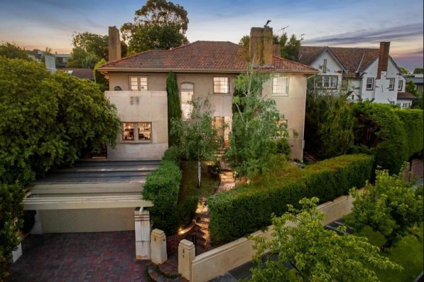 1 Myrnong Crescent TOORAK