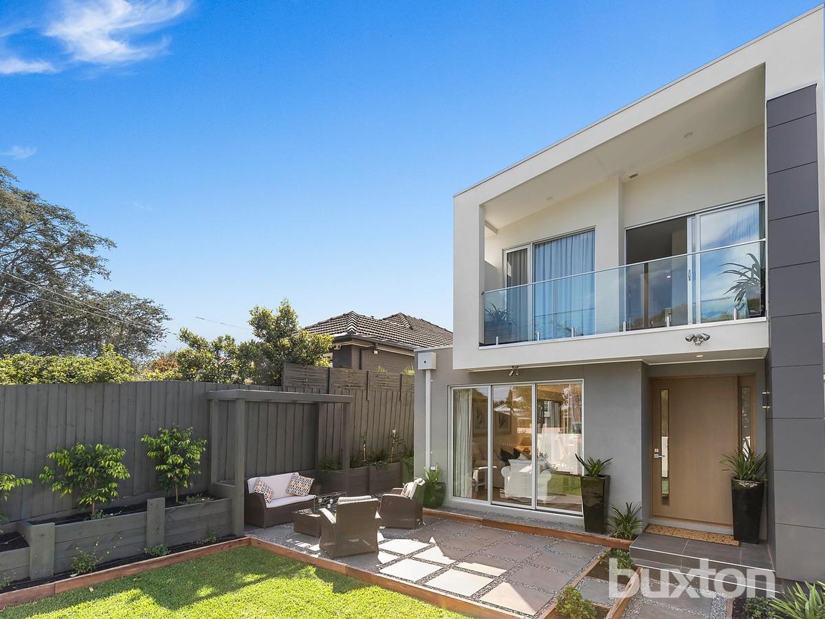 2/111 Bay Road SANDRINGHAM