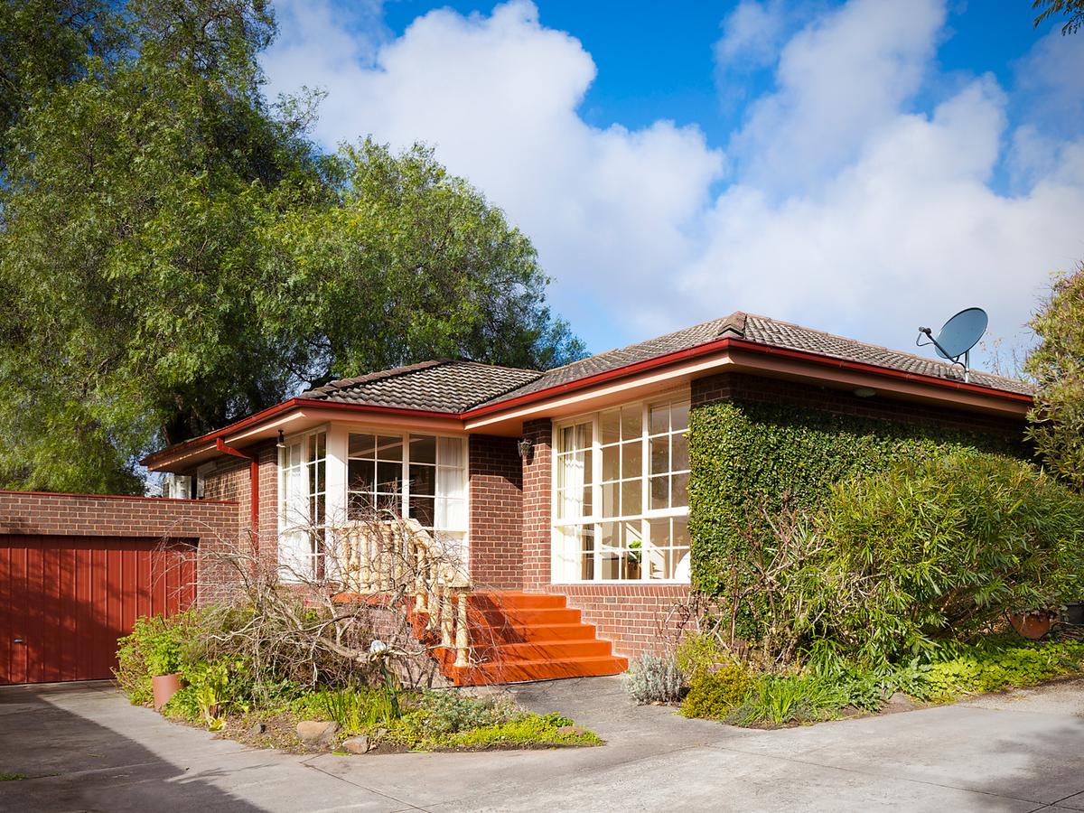 2/11 Essex Road SURREY HILLS