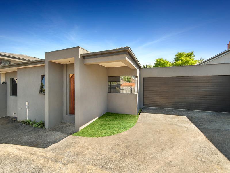 2/11 Iramoo Street BALWYN
